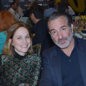 Jean Dujardin et sa femme Nathalie Péchalat (nouvelle présidente de l'association "Premiers de Cordée") - Dîner de charité Breitling à la Samaritaine pour l'association "Premiers de Cordée" à Paris le 4 avril 2024. Rachid Bellak/Bestimage