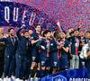 Un capitaine incontournable du Paris Saint-Germain et son épouse viennent d'accueillir leur quatrième enfant.

Luis Enrique, Fabian Ruiz, Kang-In Lee, Ousmane Dembélé, Achraf Hakimi, Presnel Kimpembé, Dédiré Doué, Nuno Mendes, Marquinhos, Vitinha, Joao Neves,  joie des joueurs du PSG - Le PSG (Paris Saint-Germain) remporte la Coupe de France en battant Reims 3-0 au Stade de France.
© Christain Liewig / Bestimage