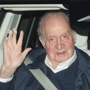 Le roi Juan Carlos Ier et sa fille l’infante Elena d’Espagne sont allés dîner avec Pedro Campos dans un restaurant à Cambados en Espagne le 15 mars 2024.

Photo : Europa Press / Bestimage