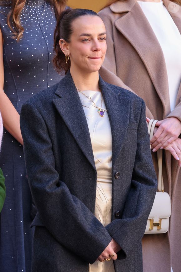 Pauline Ducruet dans la cour du palais princier le jour de la fête nationale de Monaco le 19 novembre 2024.
© Jean-Charles Vinaj / Pool Monaco / Bestimage