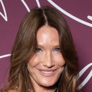 La marque s’est en effet imposée bien au-delà des frontières françaises.

Carla Bruni-Sarkozy - Photocall de la soirée " Chopard Miracle Gala Evening " lors du 79ème Festival International du Film de Cannes. Le 18 mai 2026
© Olivier Borde / Bestimage