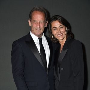 comme la mer qui déborde" mais aussi sa compagne Cécile Duffau. 

Vincent Lindon, président du jury, et sa compagne Cécile Duffau - Photocall de la soirée "Women In Motion" par Kering au Château de la Castre lors du 75ème Festival International du Film de Cannes. Le 22 mai 2022
© Olivier Borde / Bestimage