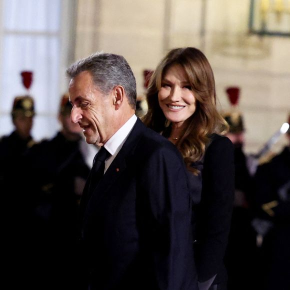 Nicolas Sarkozy et sa femme Carla Bruni-Sarkozy lors de l'accueil par le couple présidentiel français du président du Kazakhstan au palais de l'Elysée à Paris pour un dîner d'état le 5 novembre 2024.

© Dominique Jacovides / Bestimage