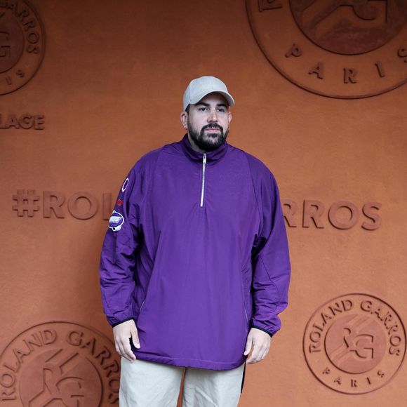 Artus - Les célébrités au village lors des Internationaux de France de tennis de Roland Garros 2024 à Paris. Le 29 mai 2024. 
© Jacovides-Moreau / Bestimage