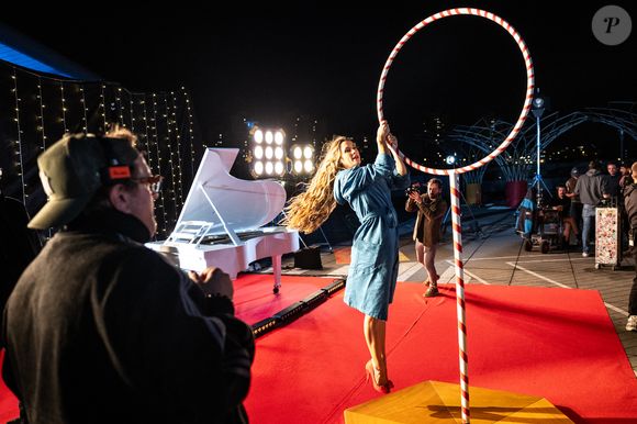 Exclusif - Claire Francisci, Julien Bloch en backstage du tournage de l'émission "Panique au grand magasin" diffusée le 15 décembre 2025 sur TF1. © Cyril Moreau/Bestimage