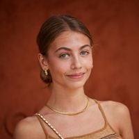 Loin des différends sur l'héritage, la fille de Jean-Paul Belmondo, Stella (21 ans), se rapproche de son clan au soleil