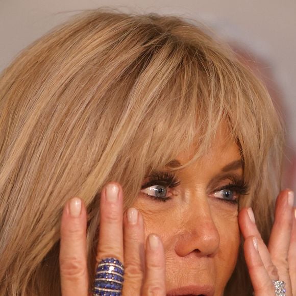 Brigitte Macron et Didier Deschamps au milieu des enfants hospitalisés au CHU de Bordeaux, à l'occasion du lancement de l'opération Pièces Jaunes 2025, le 8 janvier 2025. © Fabien Cottereau - Patrick Bernard/Bestimage