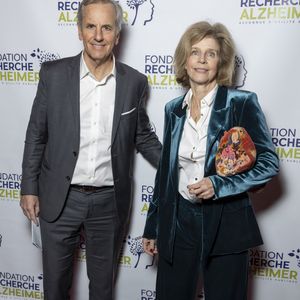 Bernard de La Villardière et sa femme Anne au photocall du concert du gala des 20 ans de la fondation Recherche Alzheimer "2 générations chantent pour la 3ème" à l'Olympia à Paris le 18 mars 2024.

© Cyril Moreau / Bestimage