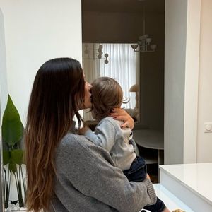 En août 2023, l'ancienne Miss France a accouché de son premier enfant : un petit garçon prénommé Malo, fruit de ses amours avec Théo Fleury, qu'elle aime éperdument.

Camille Cerf et son petit Malo immortalisés sur Instagram (Capture d'écran)