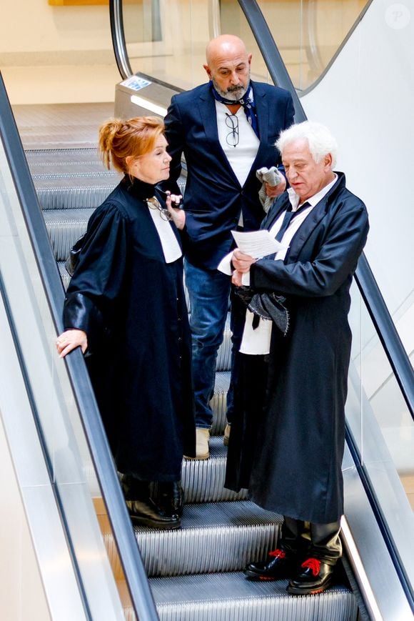 Une expertise psychiatrique a également été ordonnée pour évaluer l'ampleur exacte du traumatisme subi par la plaignante.

Exclusif - L'animateur de radio et de télévision Laurent Boyer et son avocate Marie-Alix Canu-Bernard à la sortie du tribunal judiciaire de Paris, France, le 11 mai 2026 pour son procès pour violences conjugales et harcèlement. L'animateur a été condamné à 10 mois de prison avec sursis pour harcèlement conjugal. Laurent Boyer fait face à des accusations déposées par une ancienne compagne de violences conjugales habituelles, de harcèlement et d'enregistrement non consenti d'images intimes. © Julien Sarkissian/Bestimage