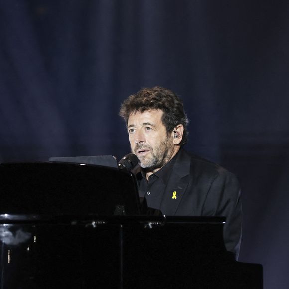 Patrick Bruel lors d'une cérémonie organisée par le Conseil des institutions juives de France (CRIF) en hommage aux victimes des attentats du Hamas du 7 octobre 2023 contre Israël, à l'occasion du premier anniversaire de l'événement, à Paris, le 7 octobre 2024.  © Jack Tribeca / Bestimage