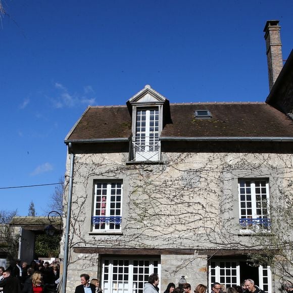 Rassemblement pour les 40 ans de la mort de Claude François à l'église de Dannemois et au cimetière puis visite du moulin ou il habitait le 11 mars 2018. Agence/Bestimage