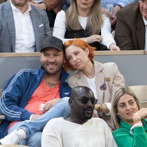 Natasha St-Pier et son compagnon Vincent Bidal dans les tribunes (night session) lors des Internationaux de France de Tennis de Roland Garros 2025, le 3 juin 2025 à Paris. © Dominique Jacovides / Bestimage
