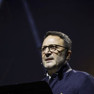 Arthur (Jacques Essebag), à la soirée hommage "7 octobre - 2 ans après" en mémoire des victimes du 7 octobre et en soutien aux otages du Hamas à la salle Pleyel à Paris le 5 octobre 2025.

© Jack Tribeca / Bestimage