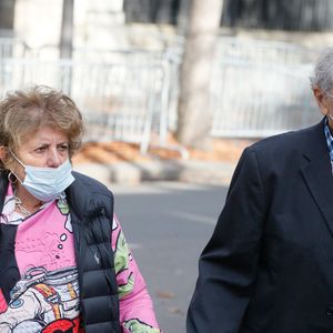 Pierre Perret et sa femme Simone Mazaltarim - Arrivées de l'émission "Vivement Dimanche Prochain" qui sera diffusée le 17 octobre 2021 au Studio Gabriel à Paris, France, le 13 octobre 2021. © Christophe Clovis / Bestimage