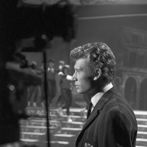 Archives - En France, à Paris, Johnny Hallyday sur le plateau d'une émission de télévision. Le 20 septembre 1962. © Jean-Claude Colin via Bestimage