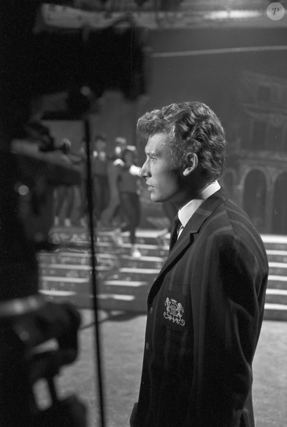 Archives - En France, à Paris, Johnny Hallyday sur le plateau d'une émission de télévision. Le 20 septembre 1962. © Jean-Claude Colin via Bestimage