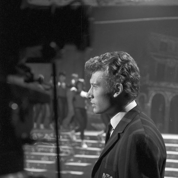 Archives - En France, à Paris, Johnny Hallyday sur le plateau d'une émission de télévision. Le 20 septembre 1962. © Jean-Claude Colin via Bestimage