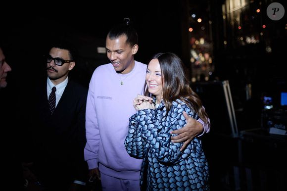 Exclusif - Le chanteur Stromae (Artiste masculin et Album "Multitude"), sa femme Coralie Barbier et son frère Luc Junior Tam en backstage de la 38ème cérémonie des Victoires de la musique à la Seine musicale de Boulogne-Billancourt, France, le 10 février 2023. © Moreau-Veren/Bestimage