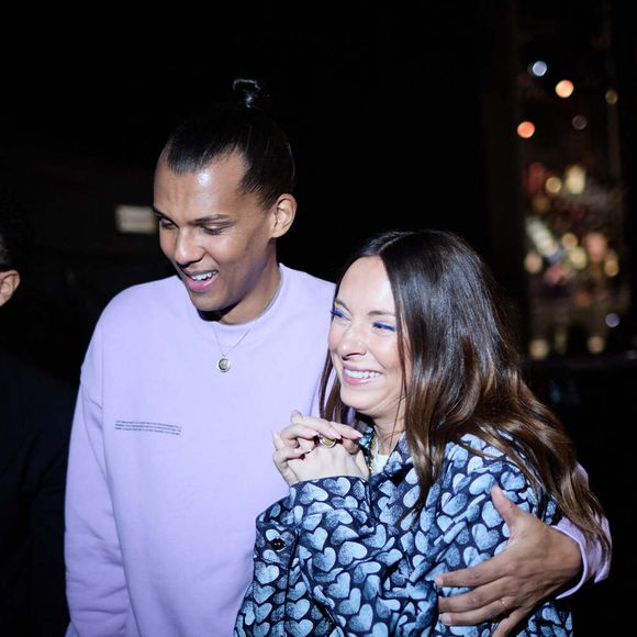 Exclusif - Le chanteur Stromae (Artiste masculin et Album "Multitude"), sa femme Coralie Barbier et son frère Luc Junior Tam en backstage de la 38ème cérémonie des Victoires de la musique à la Seine musicale de Boulogne-Billancourt, France, le 10 février 2023. © Moreau-Veren/Bestimage
