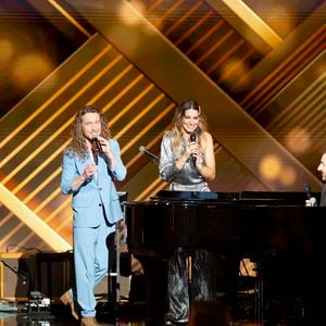 Exclusif  - Julien Doré, Laury Thilleman, André Manoukian - Enregistrement de l'émission "La fête de la chanson française" à Paris, présentée par L.Thilleman et A.Manoukian, et diffusée le 20 décembre sur France 3
© Pierre Perusseau / Bestimage