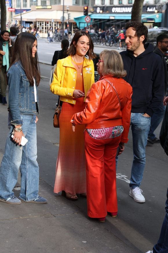Vianney, sa femme Catherine Robert et sa fille Véronique Berecz dévoilent son personnage de cire au Musée Grevin le 27 mai 2025 à Paris, France. Photo Jerome Domine/ABACAPRESS.COM