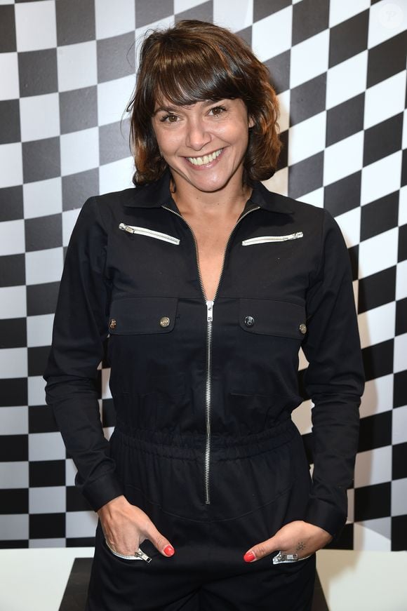 Aux côtés de sa fille Emma de Caunes 

Exclusif - Emma de Caunes - Vernissage de l'exposition "Race Kit" par le photographe Mathieu César au concept store Montaigne Market à Paris, France, le 25 septembre 2018. © Giancarlo Gorassini/Bestimage
