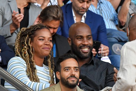 Teddy Riner et sa compagne Luthna Plocus - People dans les tribunes - Match de football en ligue 1 Uber Eats : Le PSG (Paris Saint-Germain) remporte la victoire 4-2 contre Strasbourg au Parc des Princes le 14 août 2021. Pas de jauge pour ce match, le Parc des Princes est rempli au maximum de sa capacité, une première depuis 18 mois.

© Lionel Urman / Panoramic / Bestimage