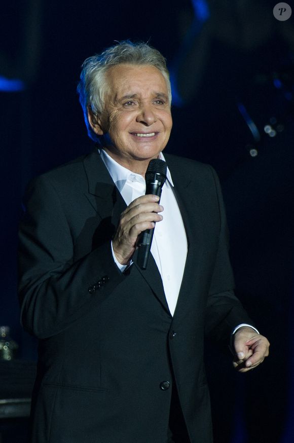 Michel Sardou se produit en direct avec son groupe au Palais Omnisport de Paris Bercy, à Paris, France, le 12 décembre 2012. Photo Christophe Guibbaud/Abaca