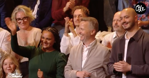 Mais au-delà de sa performance, la jeune femme a réservé un moment amusant aux téléspectateurs en présentant l'un de ses plus grands soutiens : son père.

Amel sur le plateau de la "Star Academy" 10 octobre 2026 TF1