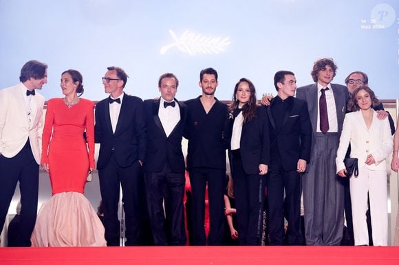 Dimitri Rassam, Julie De Bona, Alexandre de La Patellière, Patrick Mille, Pierre Niney, Anaïs Demoustier (enceinte),Julien De Saint-Jean, Vassili Schneider, Matthieu Delaporte, Marie Narbonne - Descente des marches du film « Le comte de Monte-Cristo » lors du 77ème Festival International du Film de Cannes, au Palais des Festivals à Cannes. Le 22 mai 2024
© Jacovides-Moreau / Bestimage