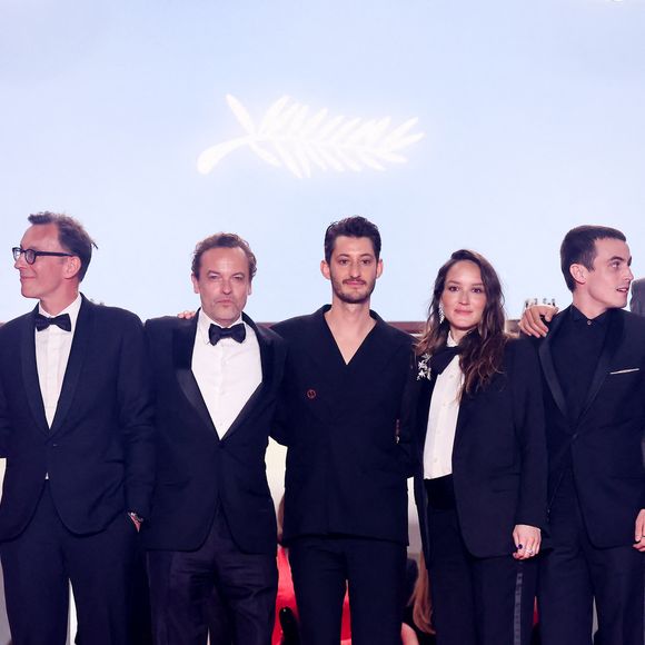 Dimitri Rassam, Julie De Bona, Alexandre de La Patellière, Patrick Mille, Pierre Niney, Anaïs Demoustier (enceinte),Julien De Saint-Jean, Vassili Schneider, Matthieu Delaporte, Marie Narbonne - Descente des marches du film « Le comte de Monte-Cristo » lors du 77ème Festival International du Film de Cannes, au Palais des Festivals à Cannes. Le 22 mai 2024
© Jacovides-Moreau / Bestimage