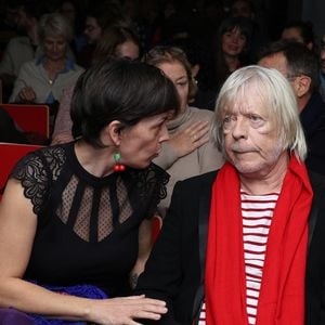 De son côté, Cerise portait un top en dentelle noire, un jean mais aussi ses boucles d'oreilles fétiches en forme de cerises.

Renaud et sa femme Cerise lors du "Hyper Week-end Festival" à Radio France, le 24 janvier 2025. 
© Denis Guignebourg / Bestimage