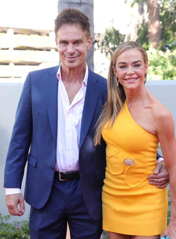 Sa disparition a ému de nombreuses figures hollywoodiennes comme Denise Richards. 

Patrick Muldoon et  Denise Richards à la 53e cérémonie annuelle des Saturn Awards à Los Angeles.

©Bestimage