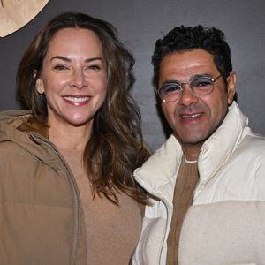 Jamel Debbouze "épiait" sa future femme, un journal à l'envers en main, de quoi l'intriguer et la pousser à entamer une conversation... 

Mélissa Theuriau et Jamel Debbouze assistent au dîner organisé par le magazine Elle dans le cadre du 29e Festival du film de l'Alpe d'Huez, à l'Alpe d'Huez, en France, le 20 janvier 2026. Photo de Julien Reynaud/Aps-Medias/Abaca