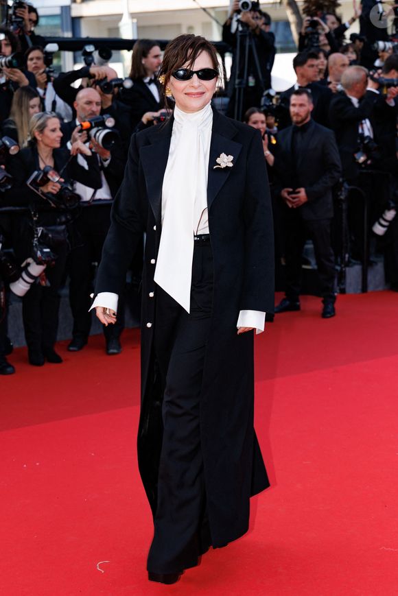 De nombreuses stars ont foulé le célèbre tapis rouge.

Juliette Binoche - Montée des marches du film " Amarga Navidad " lors du 79ème Festival International du Film de Cannes, le 19 mai 2026. © Jacovides-Moreau / Bestimage