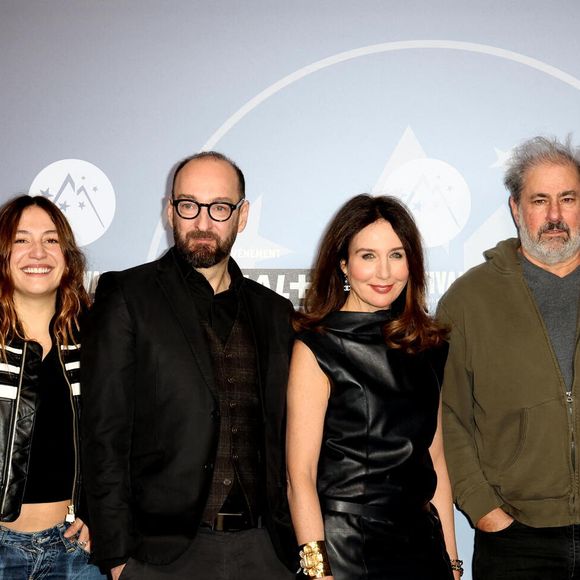 Le jury : Tom Leeb, Izïa Higelin, Ken Scott, Elsa Zylberstein (présidente du jury), Gustave Kervern et Noémie Saglio au photocall de la cérémonie d'ouverture du 28ème Festival International du Film de Comédie à l'Alpe d'Huez le 13 janvier 2025.

© Dominique Jacovides / Bestimage