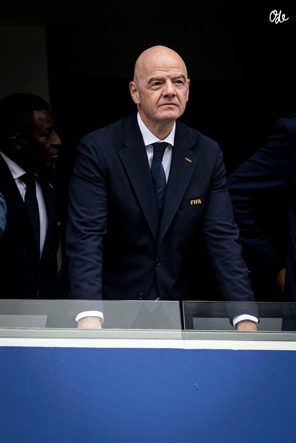Mais si le président de la FIFA est omniprésent sur la scène internationale, son épouse, Leena Al Ashqar, cultive quant à elle une discrétion absolue.

Gianni Infantino, président de la FIFA, assiste au match depuis la tribune officielle (VIP) lors de la Coupe du Monde de la FIFA 2026 - Match de groupe I "France - Irak (3-0)" lors de la Coupe du Monde FIFA 2026 (FIFA World Cup 2026) à Philadelphie  le 22 juin 2026. © Elyxandro Cegarra / PsnewZ / Bestimage