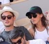 Pour "Paris Match", elle évoque sa maternité, elle qui est l'heureuse maman d'un petit Abel, né de sa relation passée avec Florent Jacob.
Juliette Armanet et son compagnon dans les tribunes des Internationaux de France de tennis de Roland Garros 2023 le 6 juin 2023. © Jacovides-Moreau/Bestimage