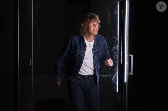 Le comédien et la mère de son fils se fréquentent depuis 1998

Exclusif - Alex Lutz dans son spectacle "Sexe, Grog et Rocking Chair" au théâtre de Verdure lors du 41ème Festival de Ramatuelle, le 5 aout 2025. © Cyril Bruneau / Festival de Ramatuelle / Bestimage