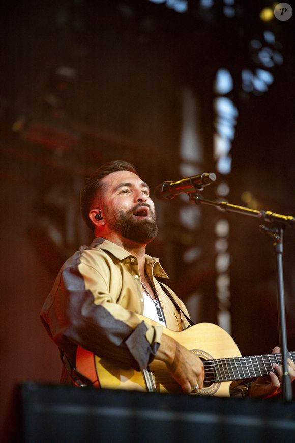 Kendji Girac en concert lors du festival de musique du Printemps de Perouges au Chateau de Saint-Maurice-de-Remens le 29 juin 2025. © Sandrine Thesillat / PsNewZ / Bestimage