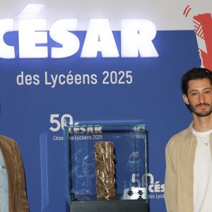 Patrick Mille et Pierre Niney - Le "César des Lycéens 2025" a été remis, au sein du Grand Amphithéâtre de la Sorbonne, au film "Le Comte de Monte-Cristo" réalisé par M. Delaporte et A. de La Patellière, produit par D. Rassam et J. Seydoux, Paris le 26 mars 2025.
© Coadic Guirec/Bestimage