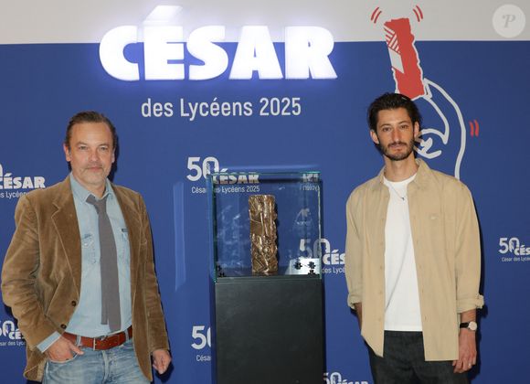 Patrick Mille et Pierre Niney - Le "César des Lycéens 2025" a été remis, au sein du Grand Amphithéâtre de la Sorbonne, au film "Le Comte de Monte-Cristo" réalisé par M. Delaporte et A. de La Patellière, produit par D. Rassam et J. Seydoux, Paris le 26 mars 2025.
© Coadic Guirec/Bestimage
