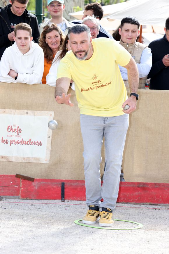 Le Chef Glenn Viel , place des Lices à Saint-Tropez lors de la Pétanque des Chefs - 4ème édition "Les Chefs à Saint-Tropez fêtent les Producteurs" sur la place des Lices à Saint-Tropez le 5 mai 2024. © Jean-Marc Lhomer/Bestimage