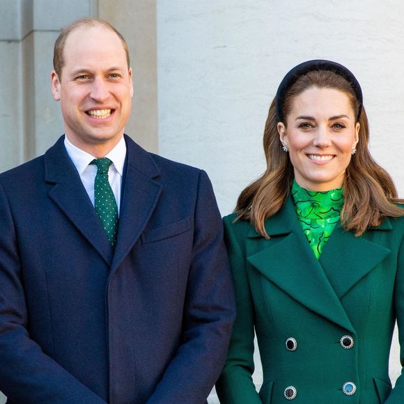 Pour rappel, le roi Charles a commencé à délivrer des mandats en tant que prince de Galles en 1980, mais cette pratique n'a été étendue à la princesse Diana qu'après leur mariage l'année suivante.

Le prince William et Kate Middleton.