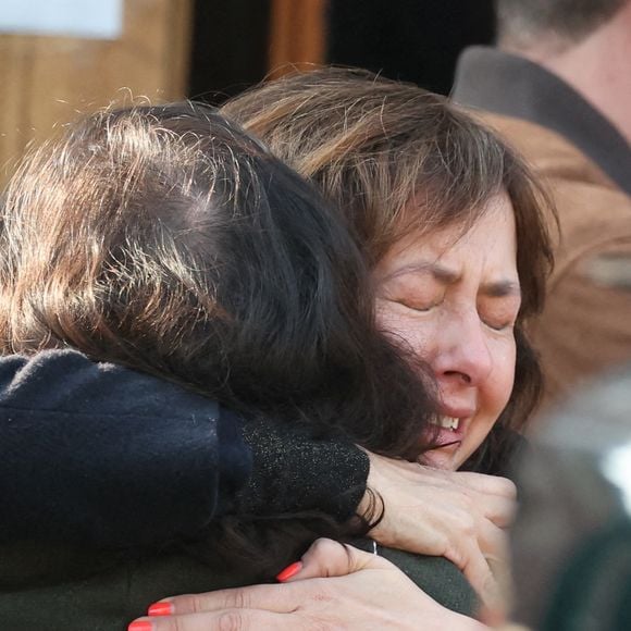 Un dernier hommage émouvant à été rendu à Bruno Salomone

Valérie Bonneton - Arrivées aux obsèques de Bruno Salomone en l'église Sainte-Anne de Polangis de Joinville-le-Pont (Val-de-Marne). © Cyril Moreau - Dominique Jacovides / Bestimage