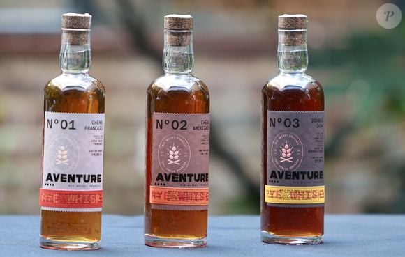 Exclusif - Jean Dujardin et ses trois partenaires, Antoine Gravouil, Olivier Carsoule et Éric Lafon, fondateurs de la distillerie Bordeaux Distilling Co, basée dans le quartier de Bacalan, lancent leur premier whisky, au nom évocateur : Aventure, à Bordeaux, France, le 1er octobre 2025. © Fabien Cottereau/Bestimage