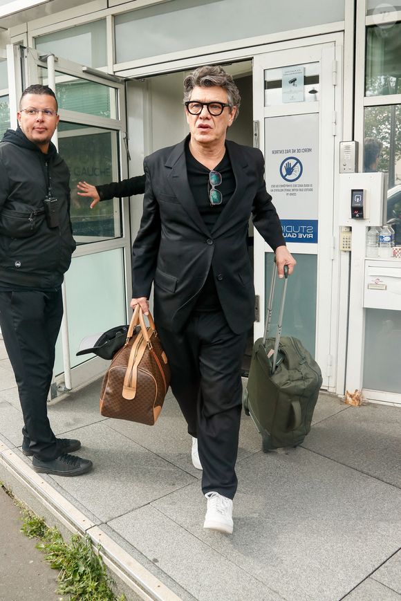 Marc Lavoine à la sortie de l'enregistrement de l'émission Vivement dimanche aux Studios Rive Gauche à Paris, diffusée le 11 mai 2025 sur France 3, le 5 mai 2025. © Christophe Clovis/Bestimage