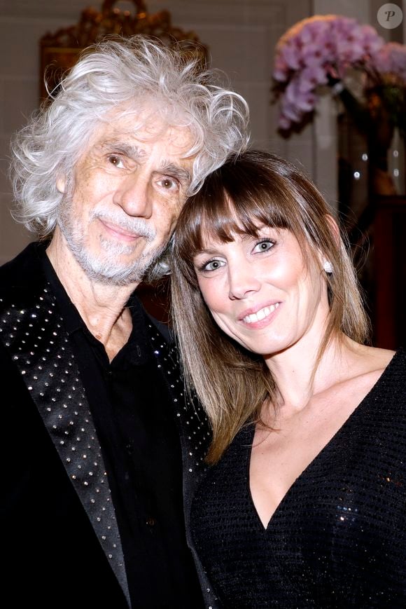 Laetitia a partagé sur Instagram plusieurs clichés de leur séjour au prestigieux Shangri-La Le Touessrok, soulignant la beauté de l’hôtel, ses six plages, ses restaurants variés et ses vastes suites décorées avec soin. 

Louis Bertignac et sa femme Laetitia Brichet lors de la soirée des "Stéthos d'or 2023" à l'hôtel Four Seasons George V à Paris le 27 mars 2023.

© Cédric Perrin / Bestimage