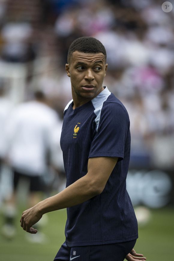 Kylian Mbappé

Elyxandro Cegarra / PsnewZ / Bestimage